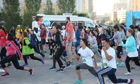 Масимов опубликовал в Instagram фото разминки марафонцев 