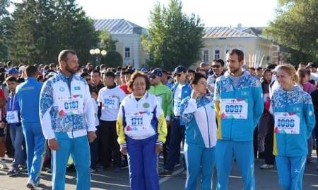 Призер Олимпиады-2016 Ларионова пробежала в массовом забеге в Уральске