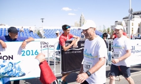 Джаксыбеков пробежал 42 километра в Астане