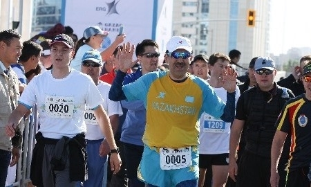 Масимов поручил Исекешеву разобраться с жалобами по организации Астана Марафона