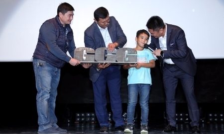 В Казмедиацентре Астаны раздают подарки болельщикам Головкина