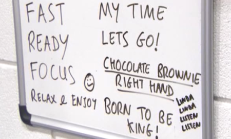 Брук писал мотивирующие надписи на доске перед боем с Головкиным