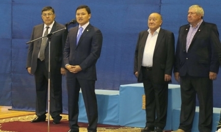 В Караганде проходит 49-й республиканский турнир по греко-римской, вольной и женской борьбе