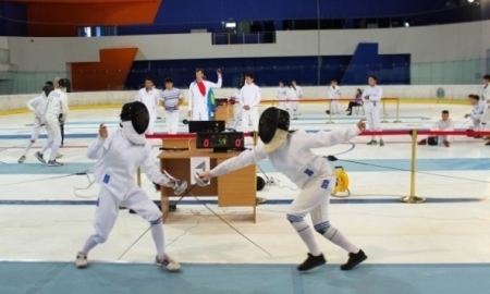 Открытый турнир по фехтованию стартовал в столице