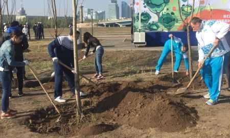 Именитые казахстанские спортсмены приняли участие в субботнике