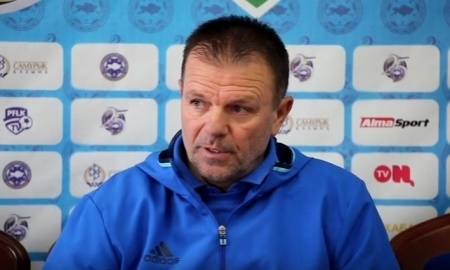 Стойчо Младенов: «Нету возможности менять ход игры — на скамейке всего два опытных игрока»