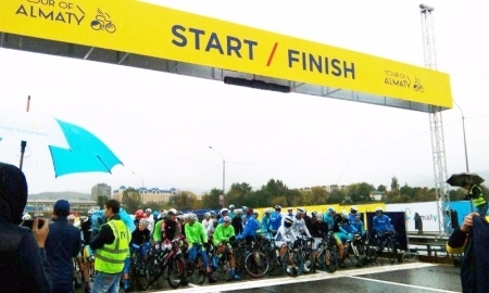 В сложных погодных условиях стартовала велогонка «Тур Алматы»