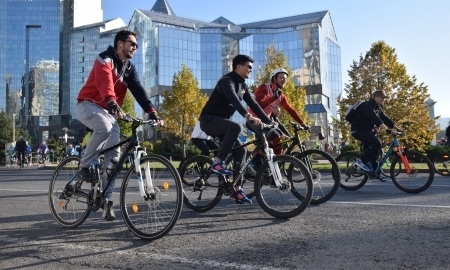 Около двух тысяч человек посетили закрытие велосезона в Алматы