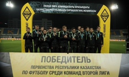 В перерыве матча с «Оренбургом» молодежная команда «Кайрата» была награждена золотыми медалями