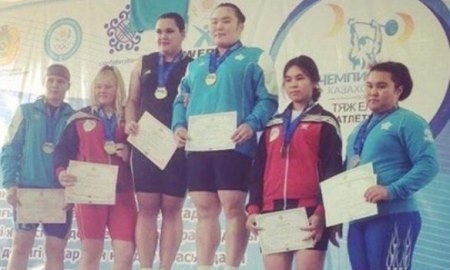 Акмолинские тяжелоатлеты завоевали восемь золотых медалей на чемпионате республики
