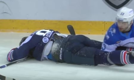 Форвард «Магнитки» доставлен в больницу из-за травмы в матче с «Барысом»