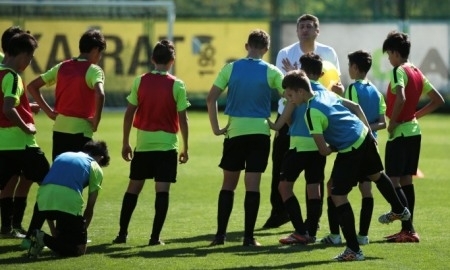 Тренерский штаб основной команды «Кайрата» провел для игроков Академии полноценную тренировку