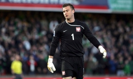 Польский вратарь, опубликовавший фото Бората, напивался перед матчем с Казахстаном