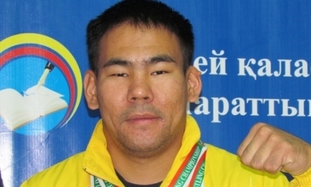 Казахстанский спортсмен второй раз стал чемпионом мира по армрестлингу среди инвалидов