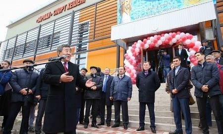 Сапиев и Елеусинов открыли спорткомплекс в Шу