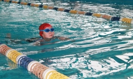 1275 детей бесплатно обучили плаванию в Алматы