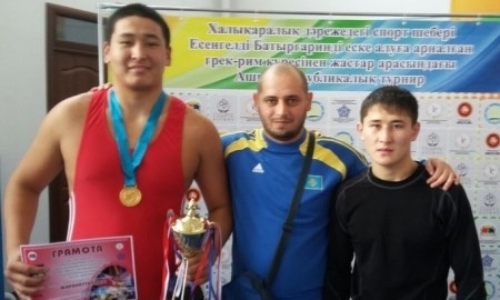 Спортсмены из Актау завоевали медали на республиканском турнире по греко-римской борьбе