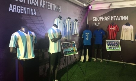 В Алматы продолжает работу выставочная экспозиция, посвященная легендам футбола