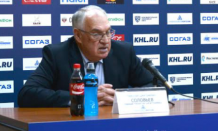 Николай Соловьев: «Три шайбы летят на ворота, но в пути стоят игроки, отворачиваются»