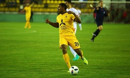 «Кайрат» расторг контракт с Тавамбой