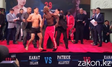 Колумбийский боксер толкнул Алимханулы, а ганец провоцировал Турарова