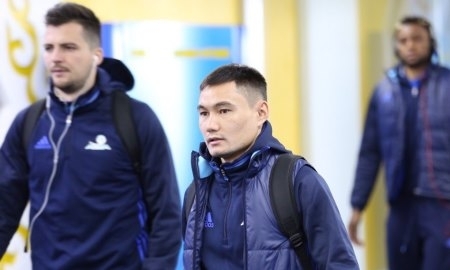 Фоторепортаж с прибытия «Астаны» на матч Премьер-Лиги с «Актобе»