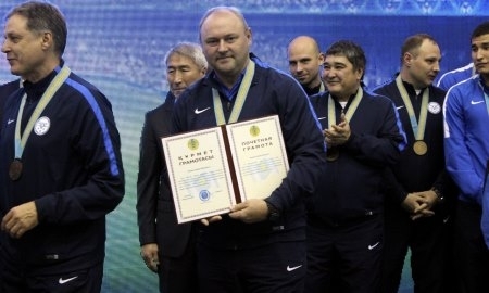 Тренерский штаб «Иртыша» наградили почетными грамотами