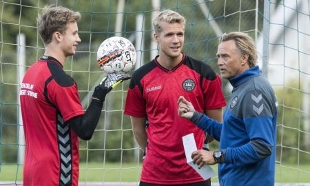 Тренер Дании определится с вратарём на матч с Казахстаном только в день матча