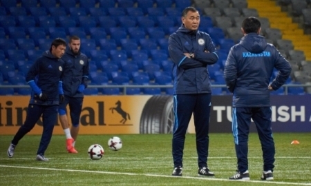 Стартовые составы Дании и Казахстана