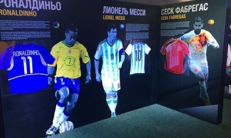 В Алматы продолжает работу выставочная экспозиция, посвященная легендам футбола