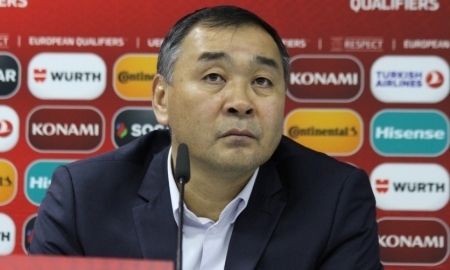 <strong>Байсуфинов продолжает работу в сборной Казахстана</strong>