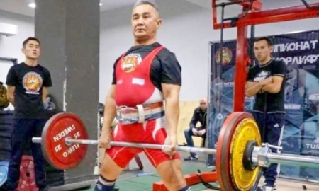 Павлодарец Ашенов стал чемпионом мира по силовому троеборью