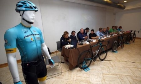 «Астана» представила новую форму и велосипеды команды