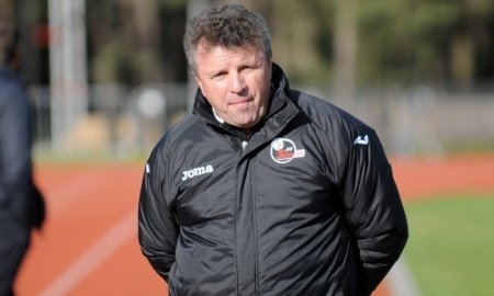 Казахстанского тренера награждают в Литве