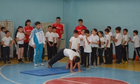 Урок «Физкульт-Ура» с олимпийским призером Сметовым прошел в Таразе