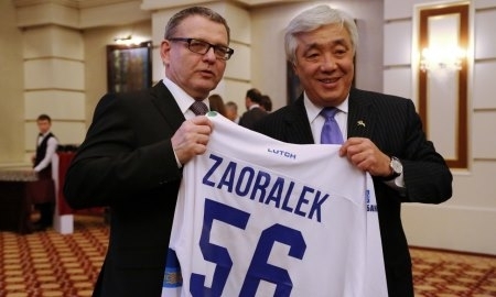 Министру иностранных дел Чешской Республики подарили свитер хоккейного клуба «Барыс»