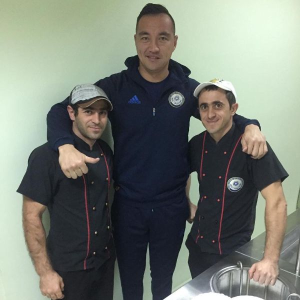 Бекбаев представил поваров сборной Казахстана Тофика и Чингиза