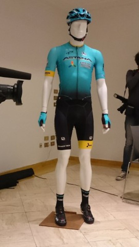 «Астана» представила новую форму