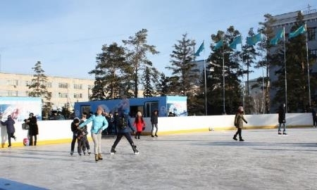 Полсотни катков залили в Павлодаре