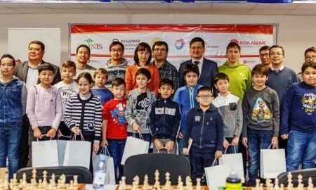 Ведущие шахматисты Казахстана померялись силами на турнире в Астане