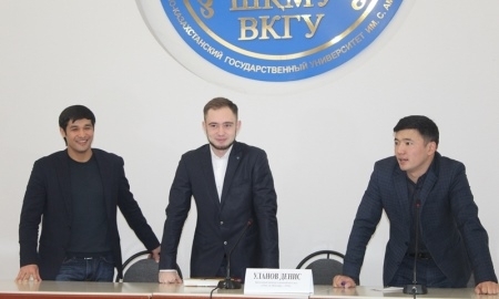 Тяжелоатлет Уланов откровенно пообщался со студентами