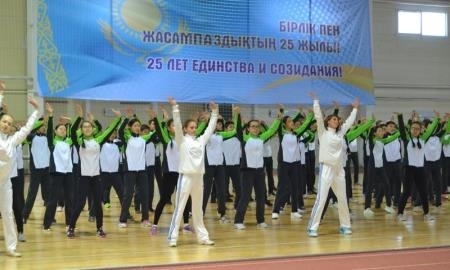 Известные спортсмены провели массовую зарядку в СКО