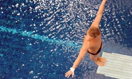 Выпускник атырауского детдома завоевал серебро на чемпионате РК по прыжкам в воду