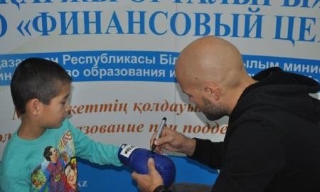 Левит открыл образовательный депозит для воспитанника детдома