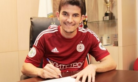 Дуглас продлил контракт с «Кайратом»