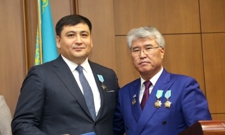 Президента Федерации тяжелой атлетики РК наградили медалью за допуск сборной на Игры в Рио