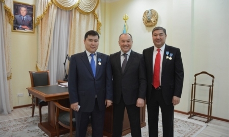 Руководителям столичной федерации бокса вручили государственные награды