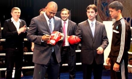 Звезда мирового бокса Джонс приедет в Караганду