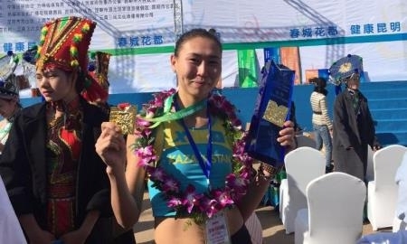 Казахстанка победила в международном марафоне в честь 15-летия ШОС