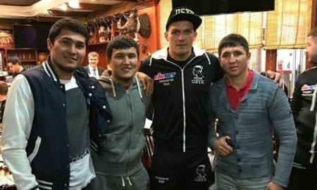 Казахстанские боксеры поздравили Усика с успешной защитой пояса чемпиона мира